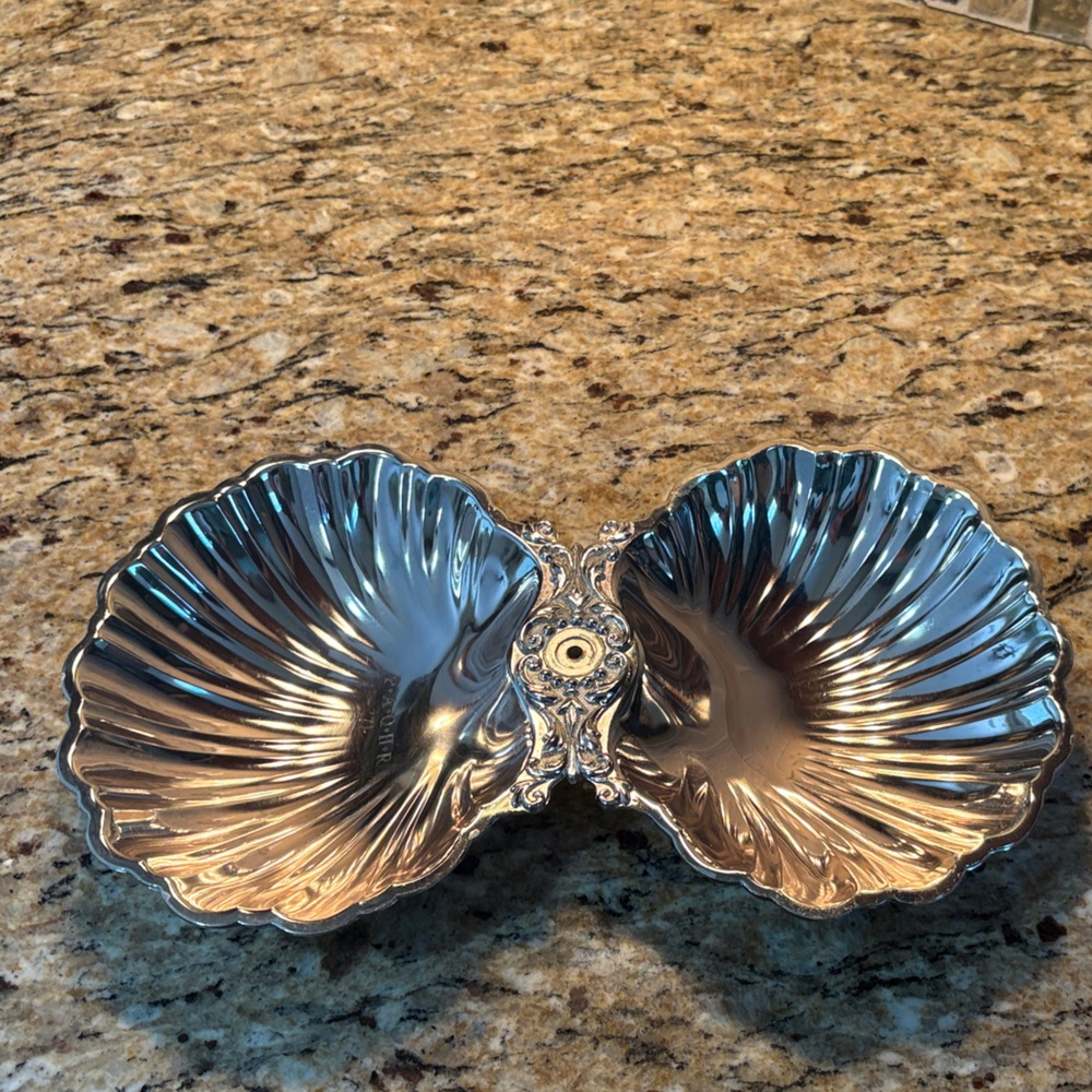 Elegant Silver Plated Shell-Shaped Dish